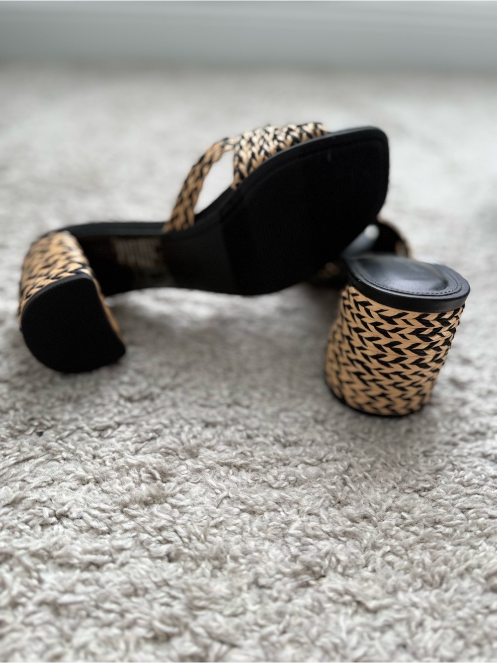 Universal Thread Knot Heels - Picture 4 of 4